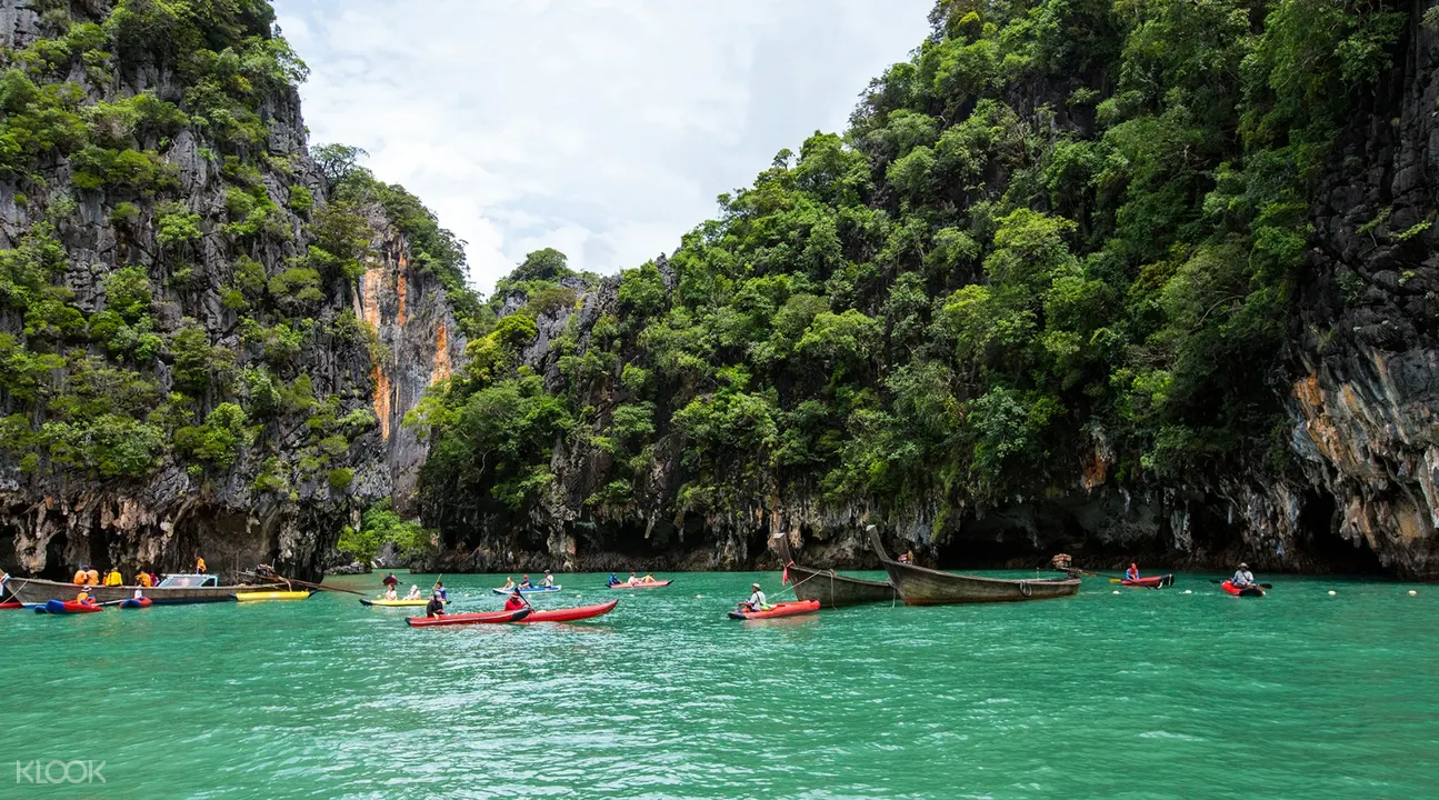 kayak en la bahía de Phang Nga