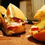 El Chivito: El Sandwich Pequeño y Sabroso