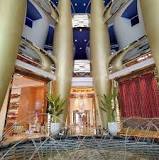 ¿Cómo se llama el hotel de lujo de Dubai?